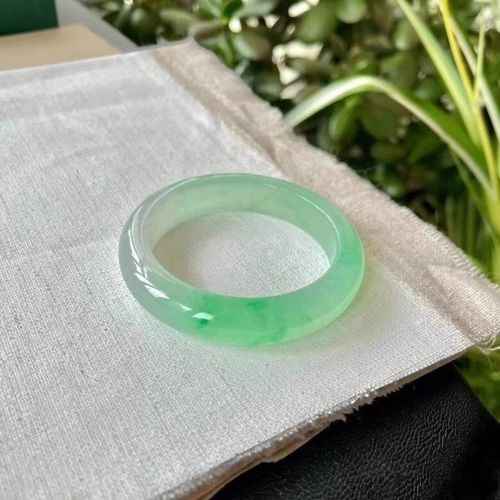 最相物佳产品"飘然系列"缅甸高冰型淡绿色浮花玉镯女式典雅玉石加工